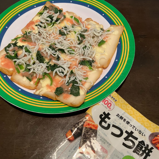 しらすとチーズの餅ピザ風